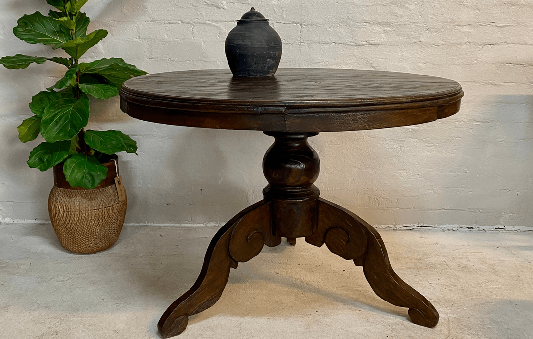 The best vintage tables for your holiday celebrations | Water Tiger